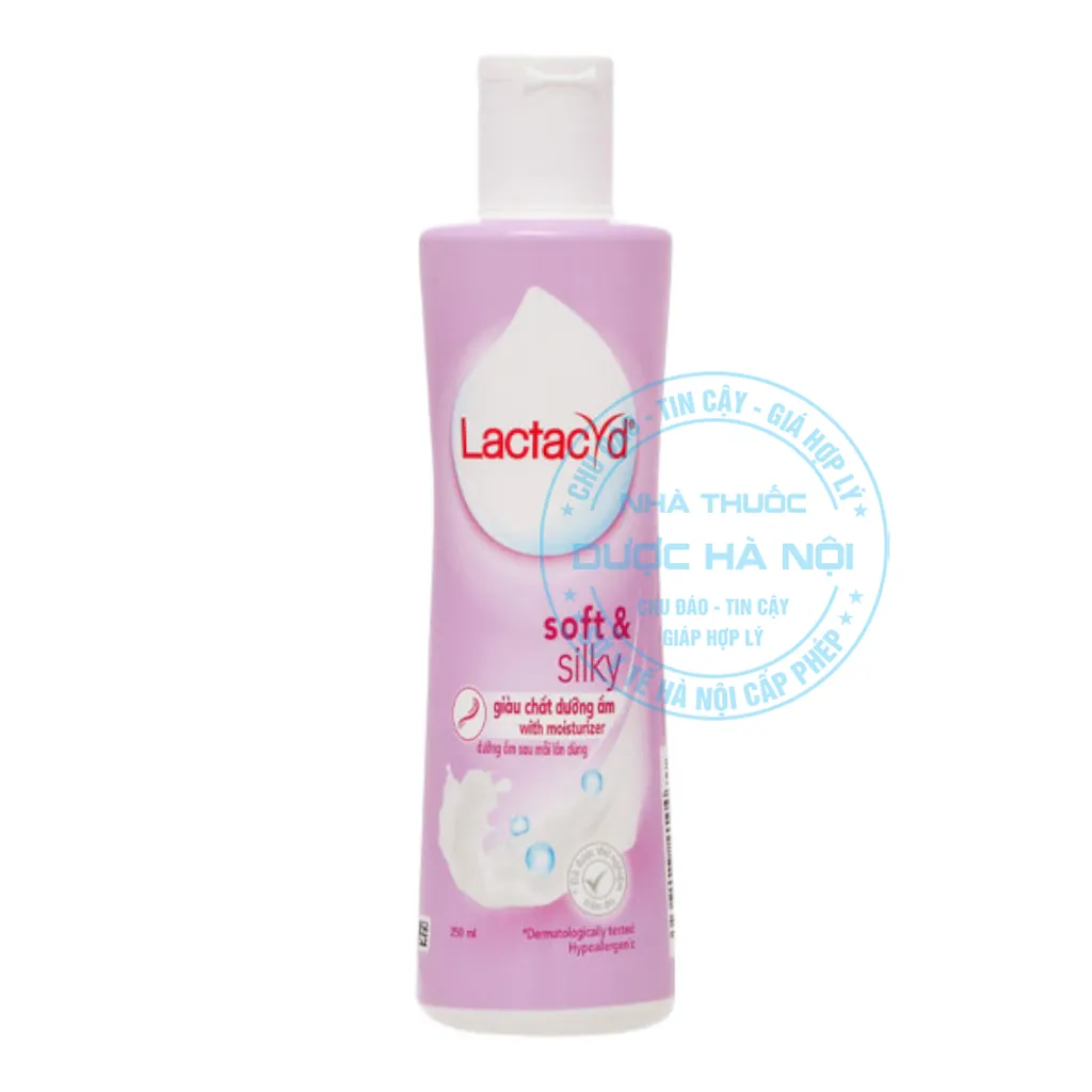 Dung dịch vệ sinh phụ nữ Lactacyd Soft & Silky