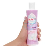 Dung dịch vệ sinh phụ nữ Lactacyd Soft & Silky